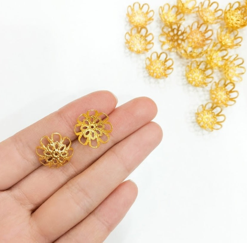 Cuentas Metalicas Curvas tipo Flor para Bordado 16mm Dorado